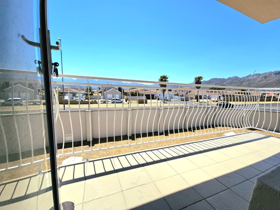 2 Bedroom Property for Sale in Whispering Pines Western Cape